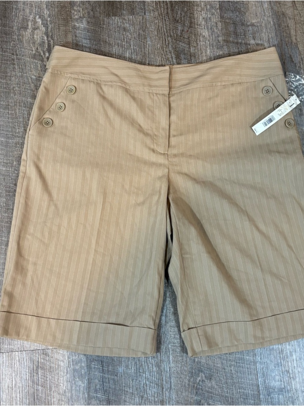 APT 9 Ava Stretch Bermuda Shorts Women’s 14 Khaki Pinstriped Rolled Cuff New